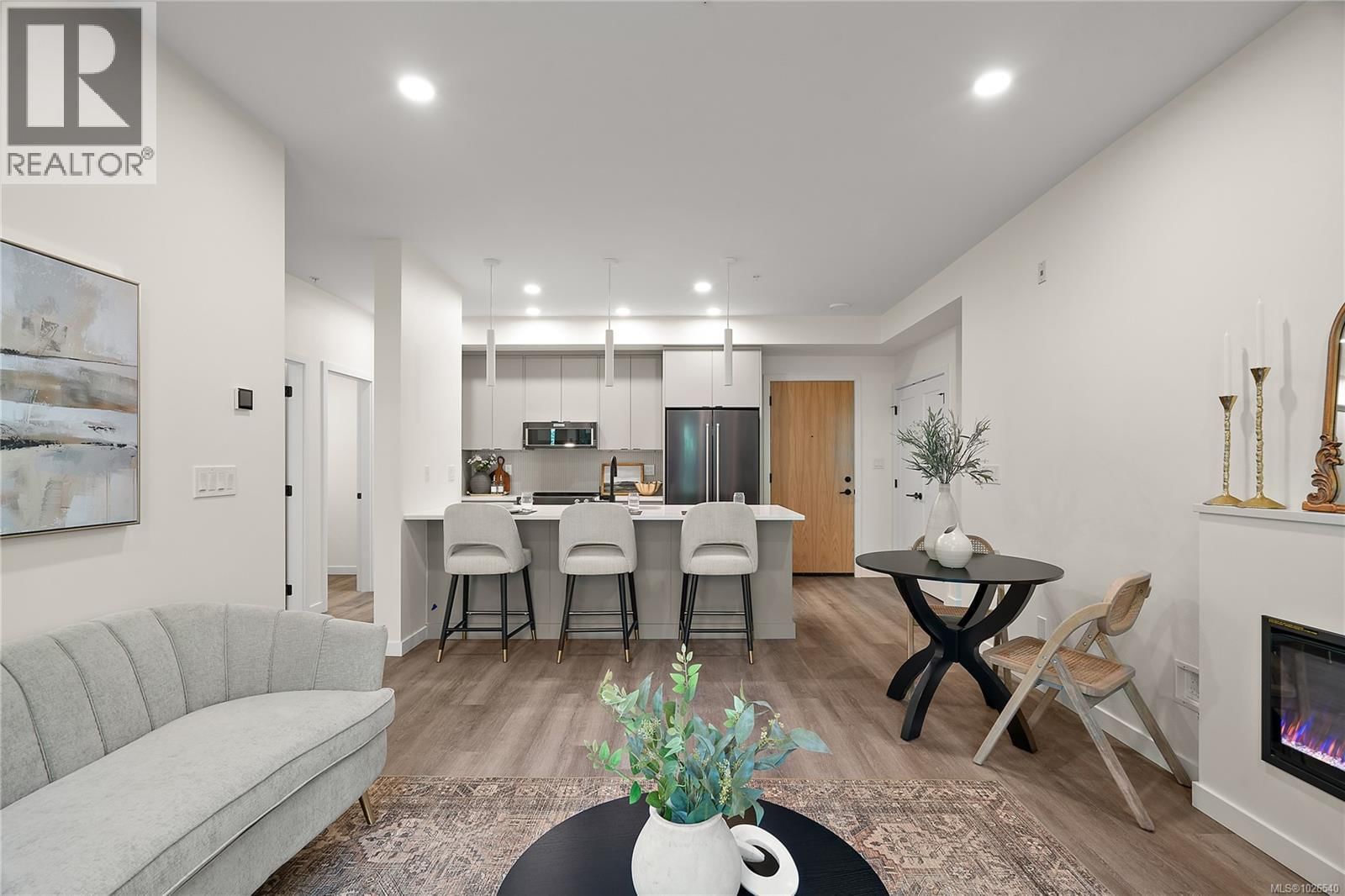 404 610 Lampson Street property photo
