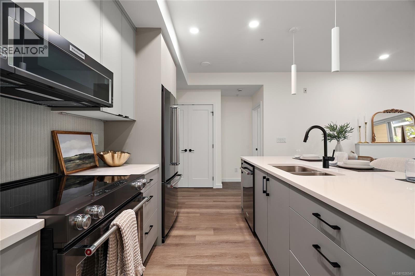 404 610 Lampson Street property photo