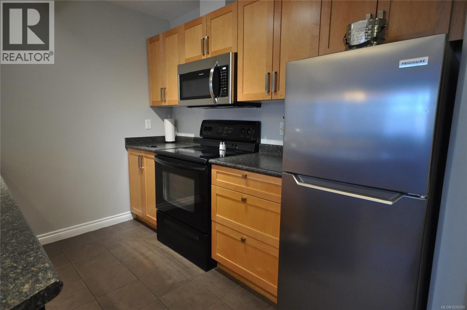 204D 1800 Riverside Lane property photo