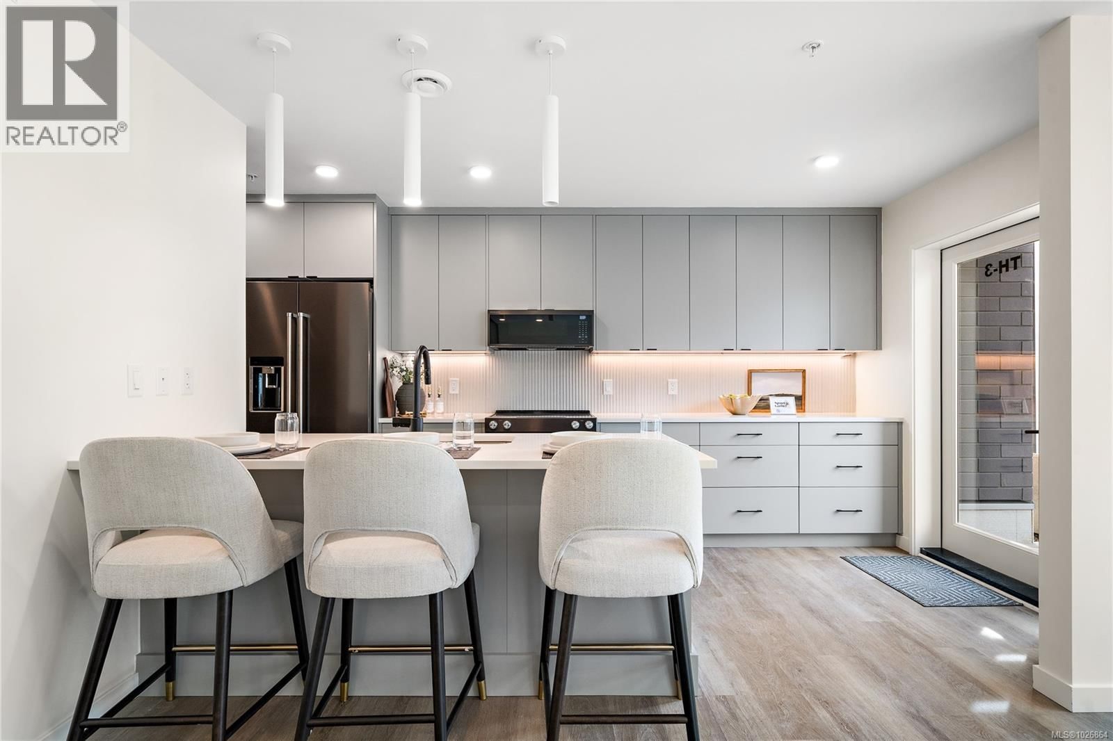 TH3 1102 Esquimalt Road