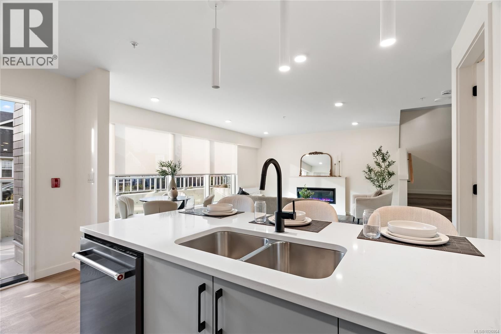 TH3 1102 Esquimalt Road property photo