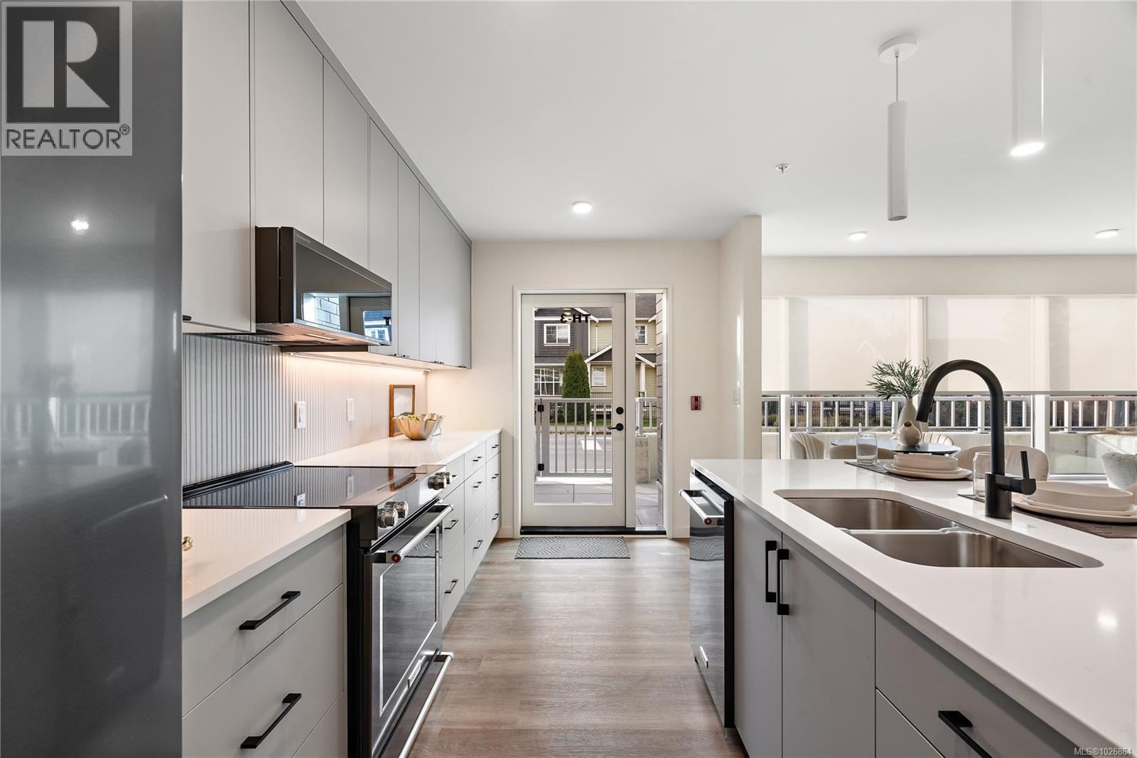 TH3 1102 Esquimalt Road property photo