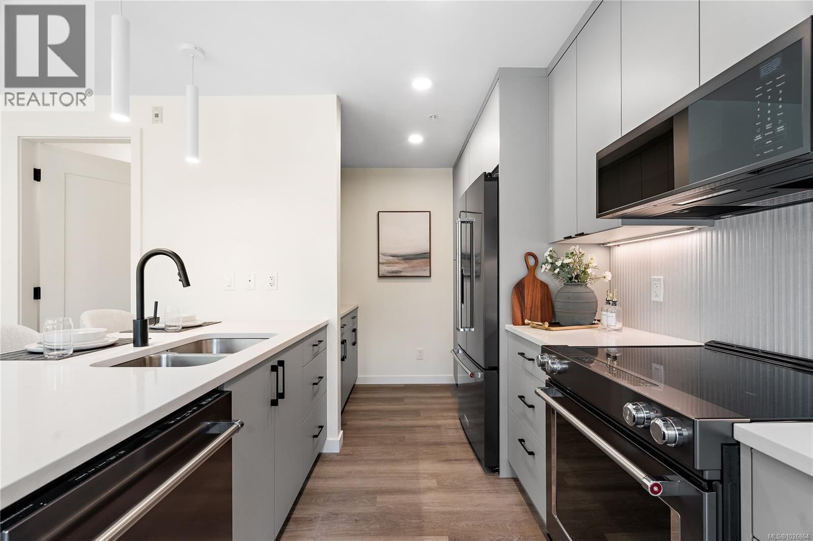 TH3 1102 Esquimalt Road property photo