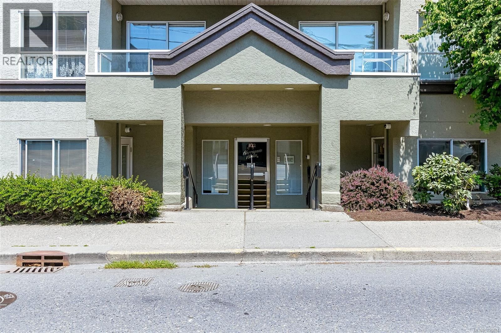 102 & 103 832 Fisgard Street property photo