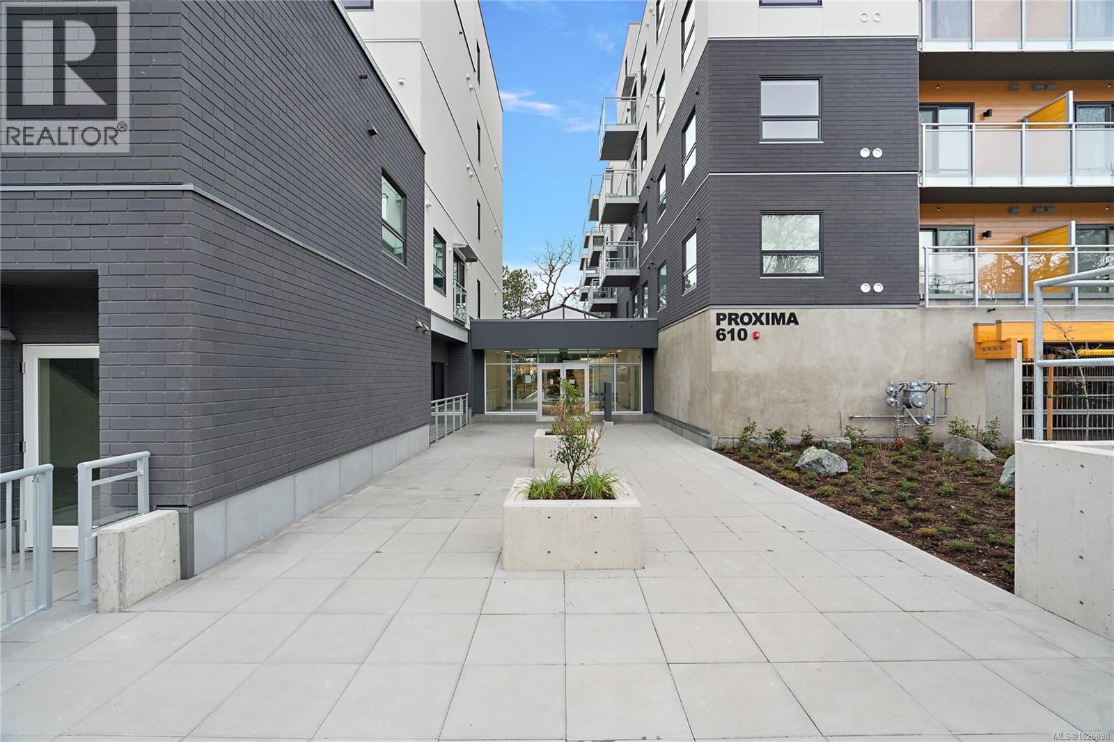 203 1102 Esquimalt Road property photo