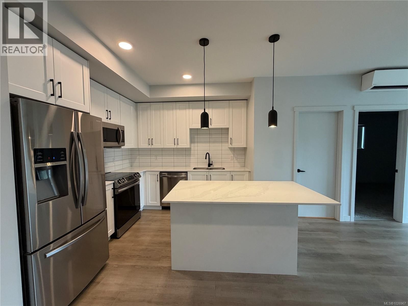 301 2461 Gateway Road property photo