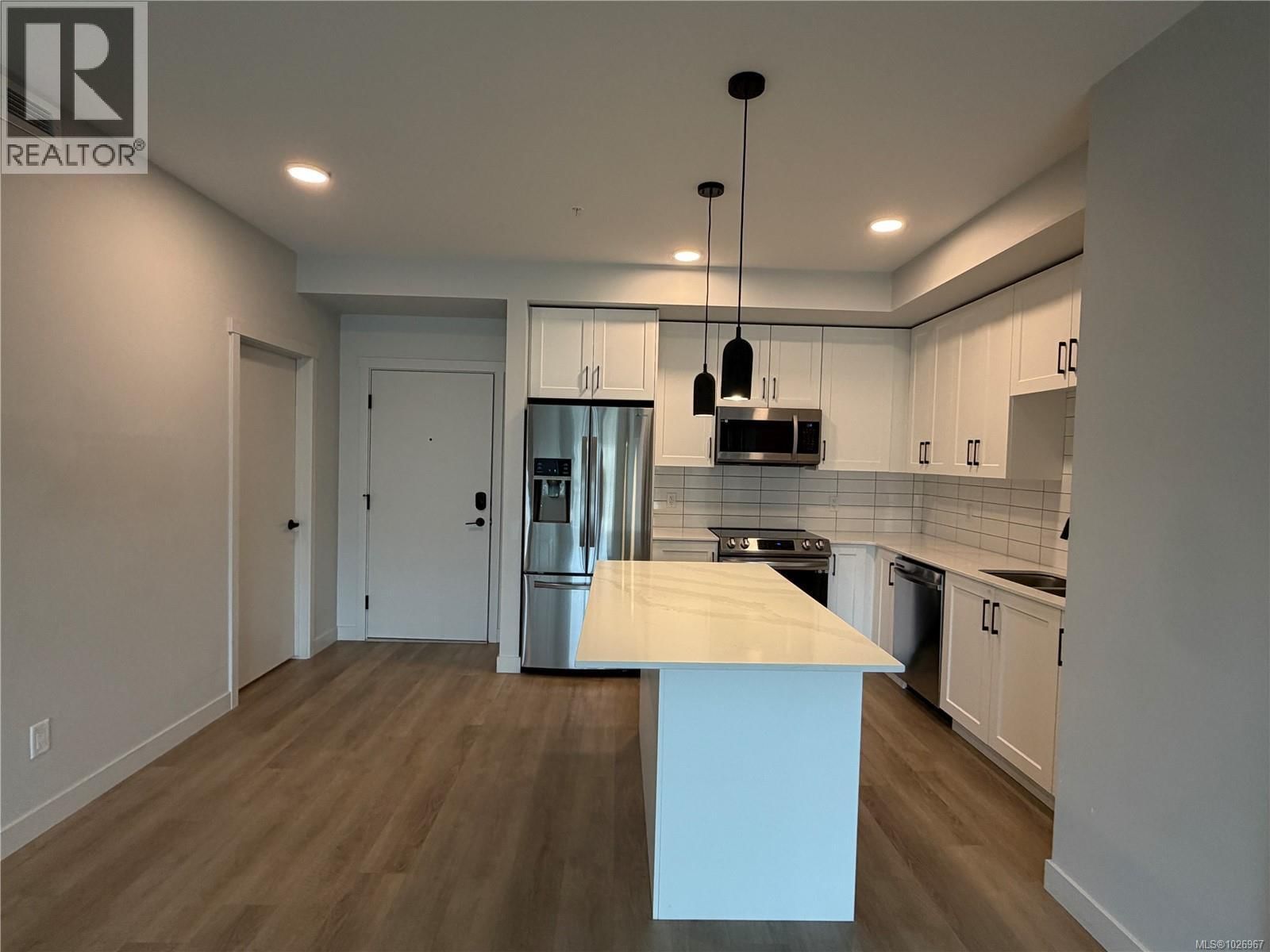 301 2461 Gateway Road property photo