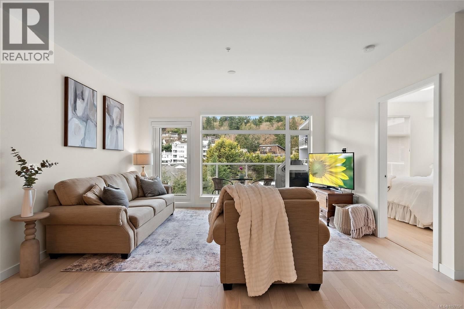 309 5120 Cordova Bay Road property photo