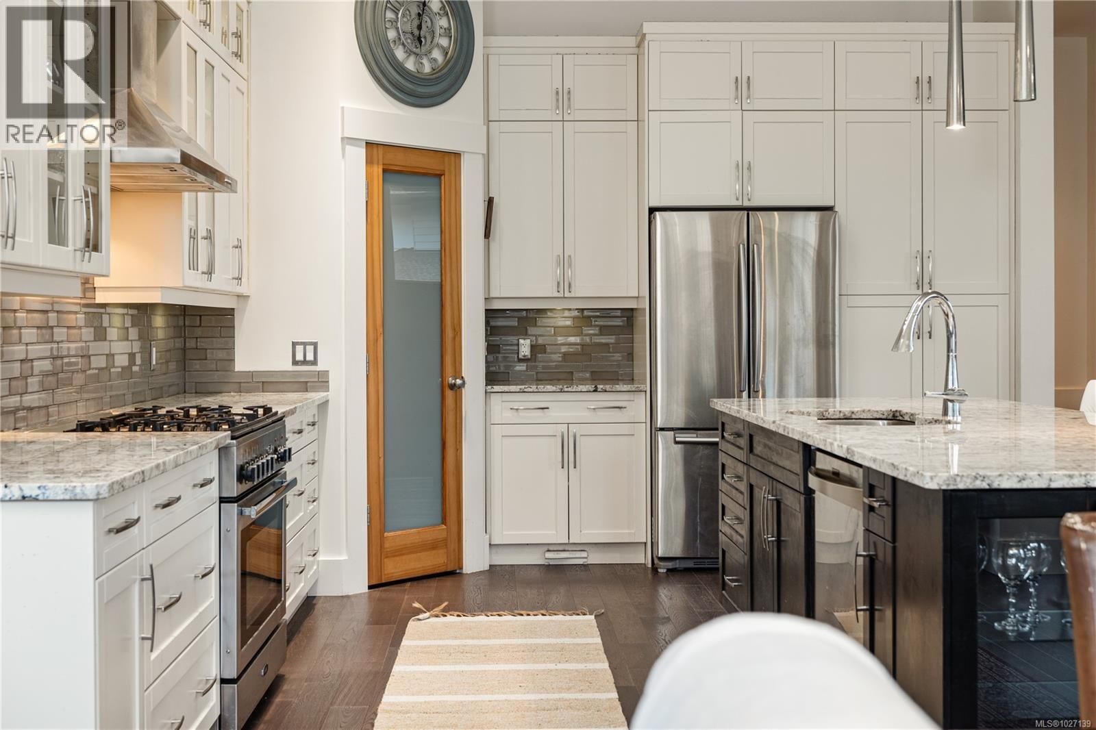 1674 TRUMPETER CRESCENT Image 10