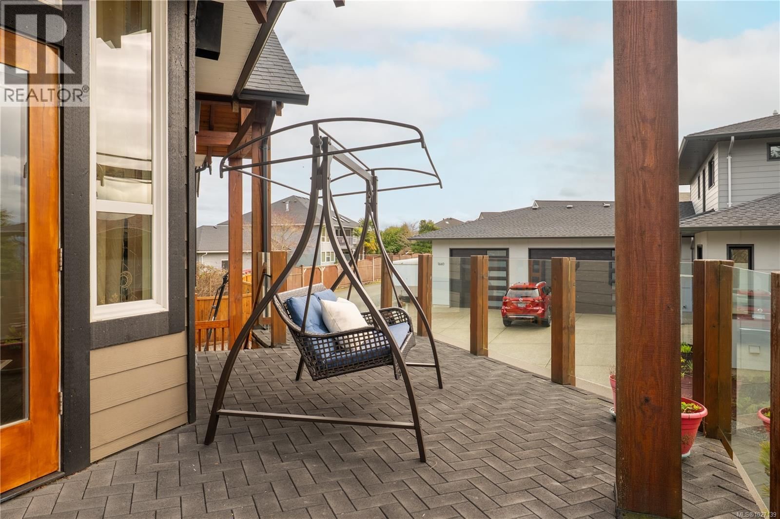 1674 TRUMPETER CRESCENT Image 15