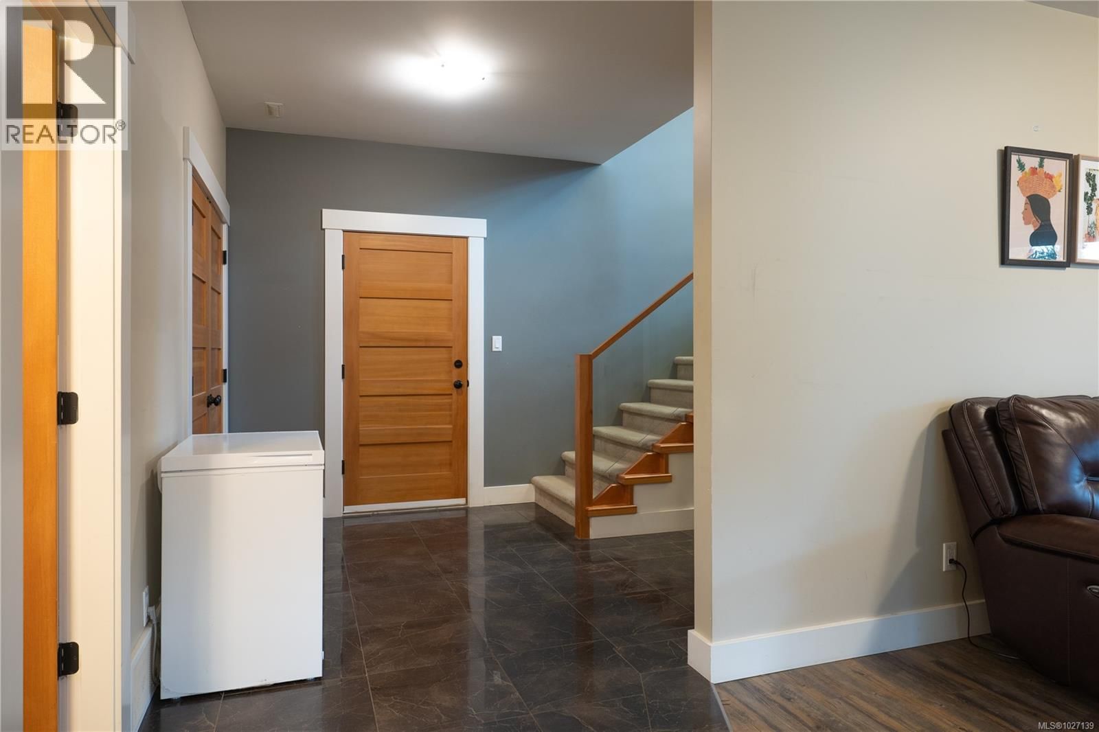 1674 TRUMPETER CRESCENT Image 29