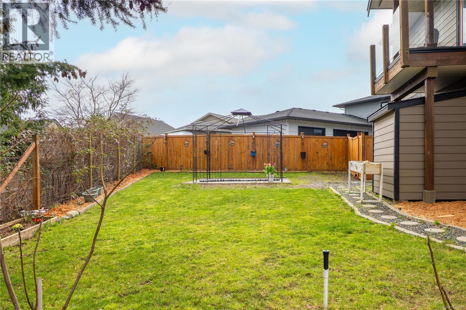 1674 TRUMPETER CRESCENT Image 35