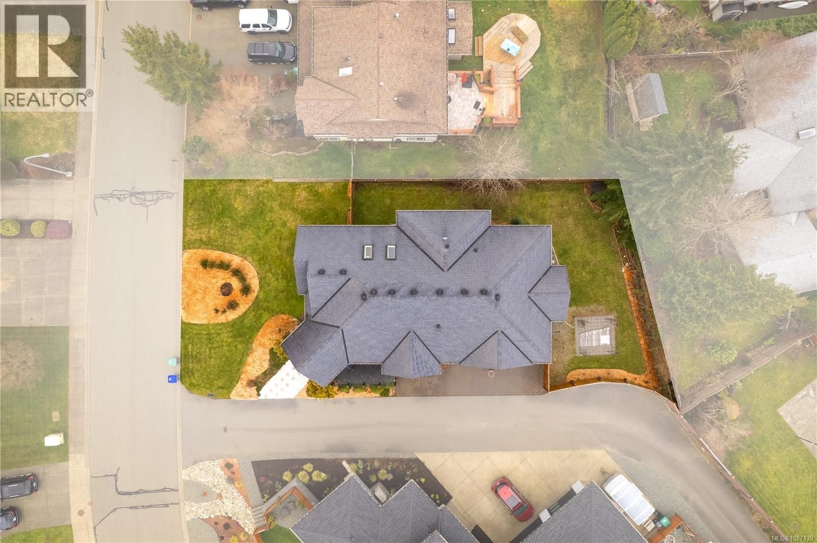 1674 TRUMPETER CRESCENT Image 5