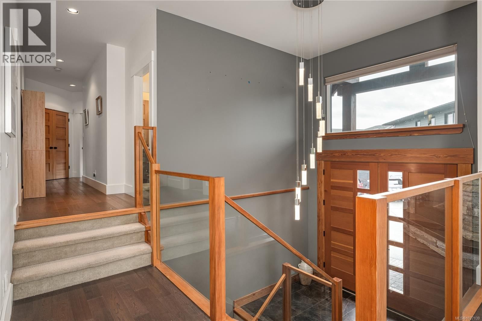 1674 TRUMPETER CRESCENT Image 7