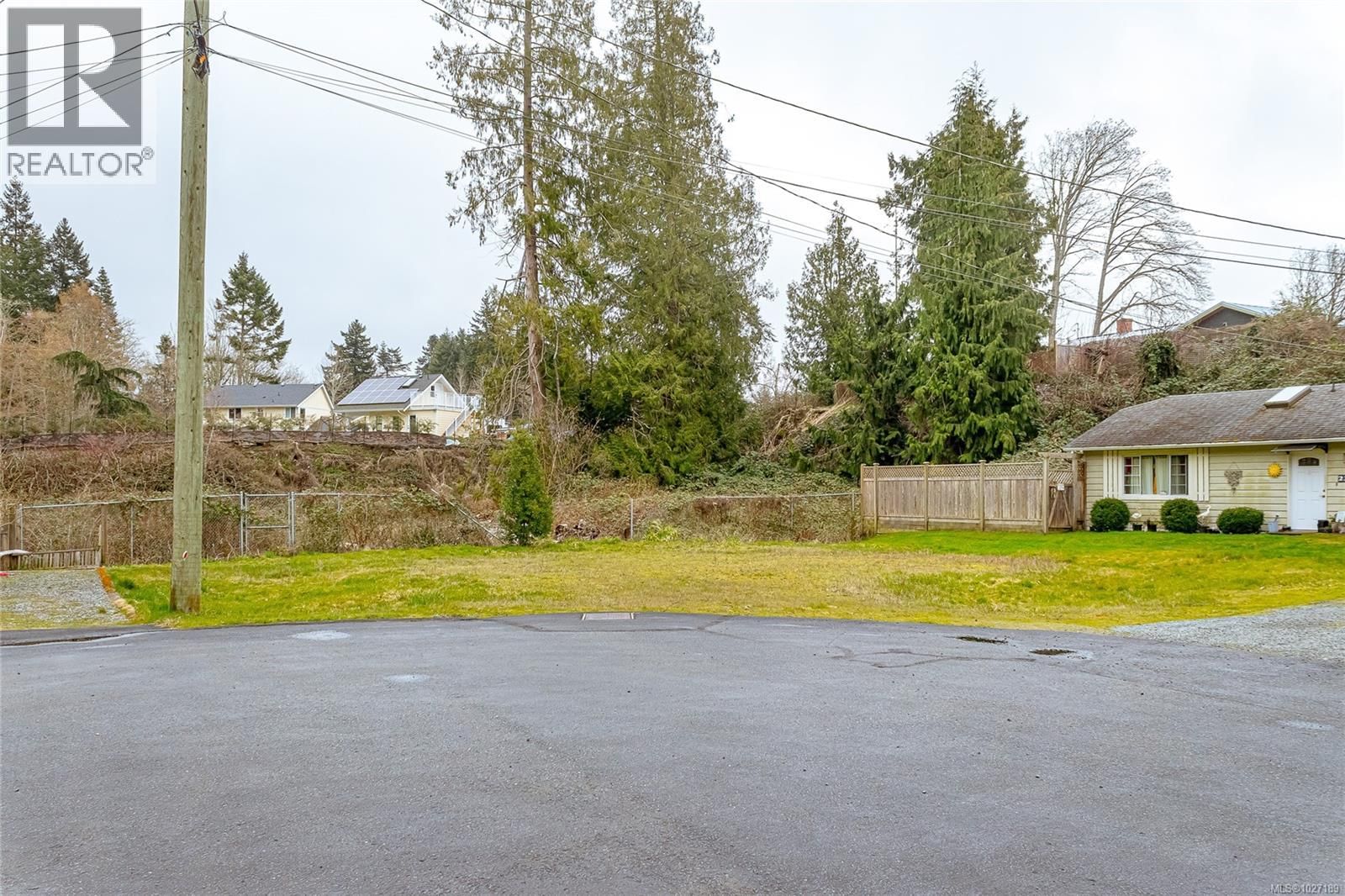 24 493 PIONEER Crescent property photo