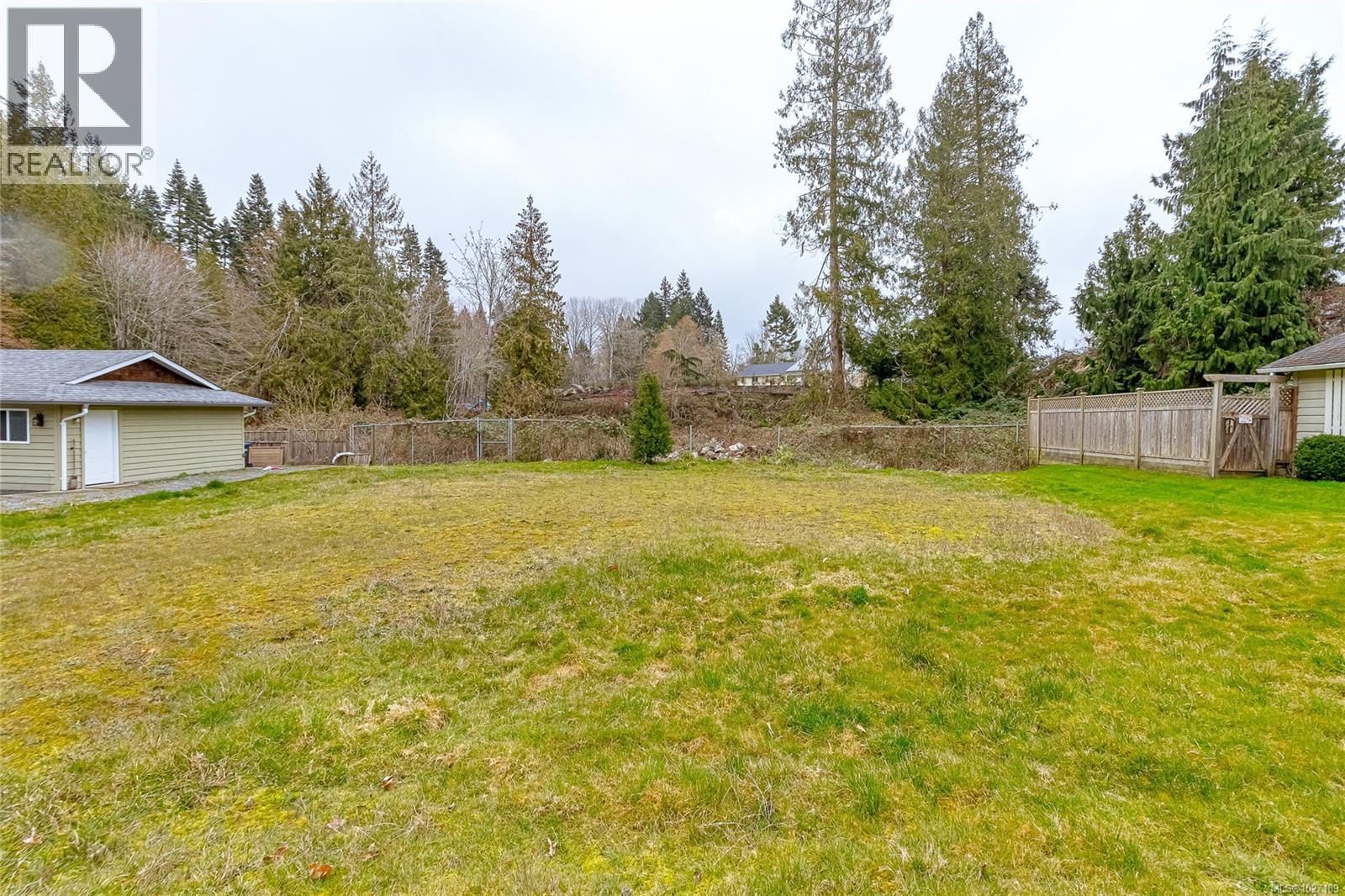 24 493 PIONEER Crescent property photo