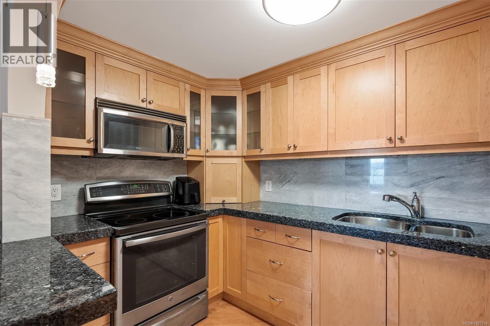 208 - 1234 WHARF STREET Image 34