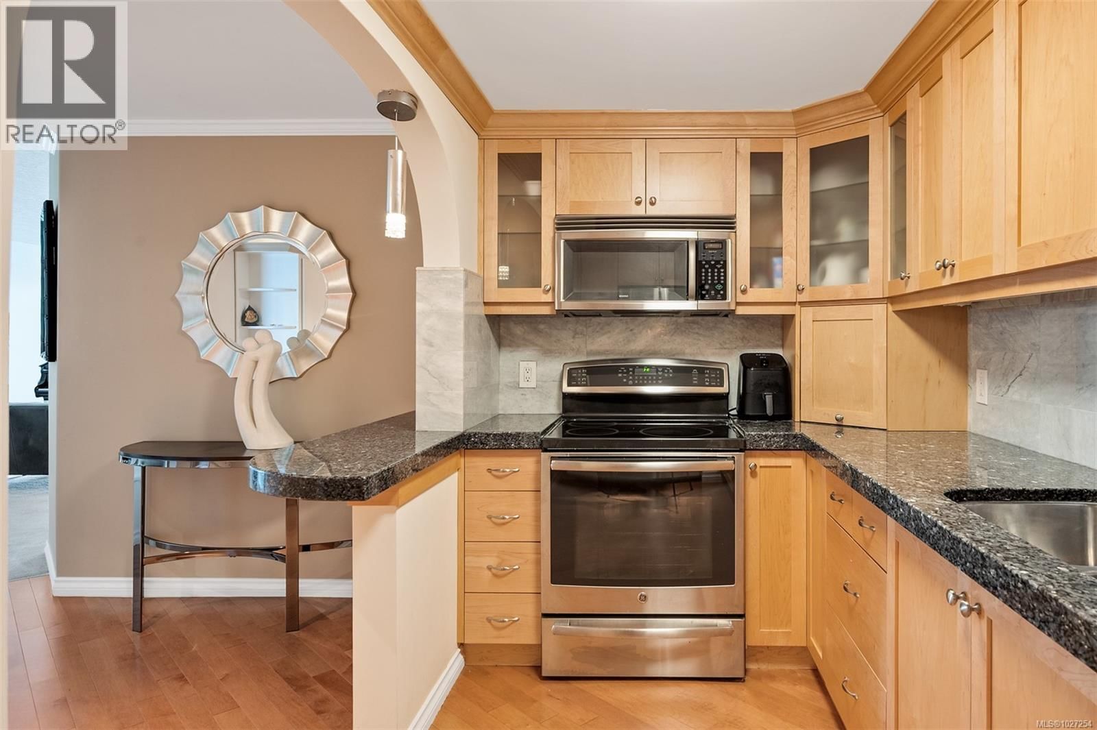 208 - 1234 WHARF STREET Image 38