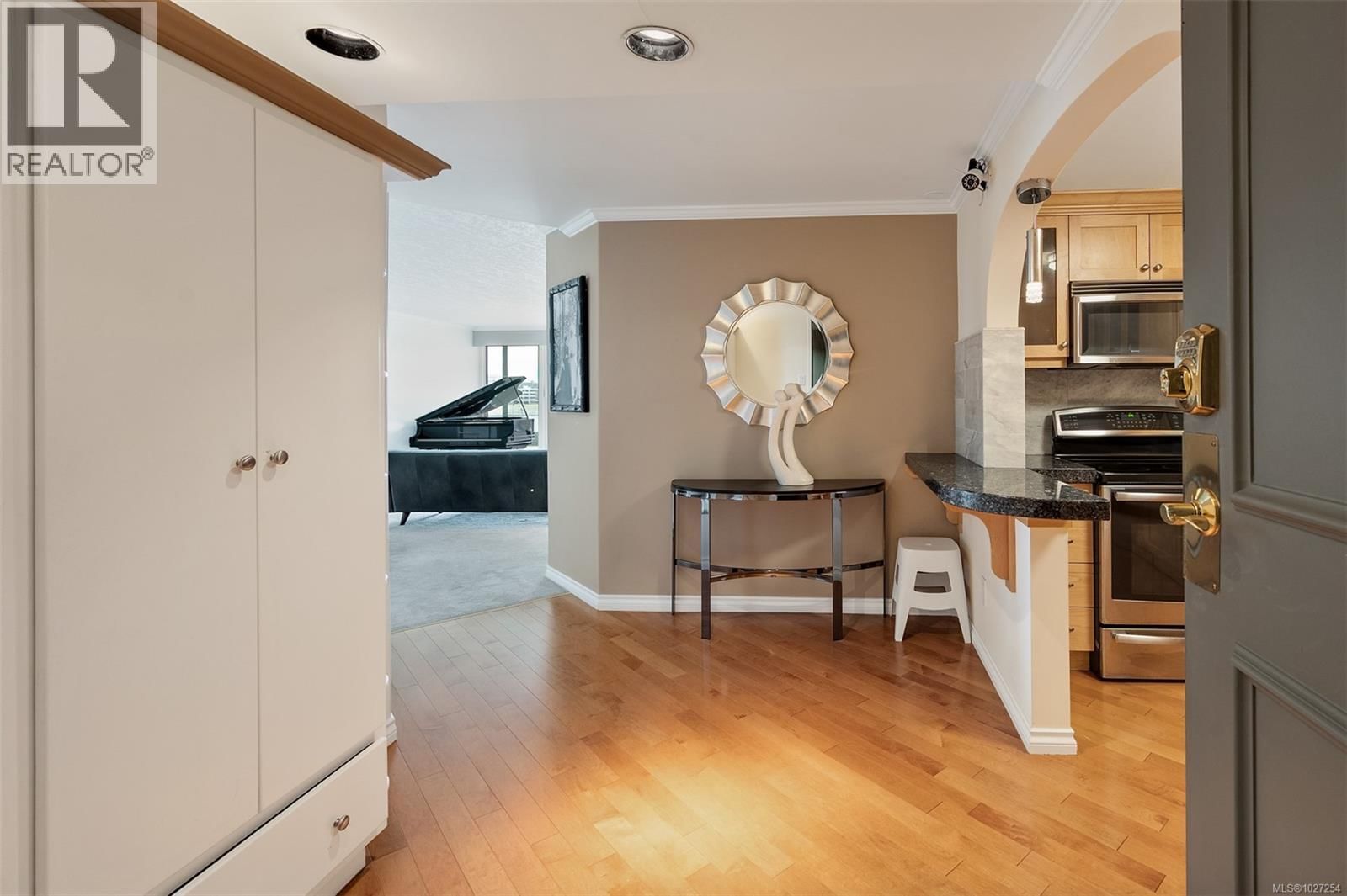 208 - 1234 WHARF STREET Image 5