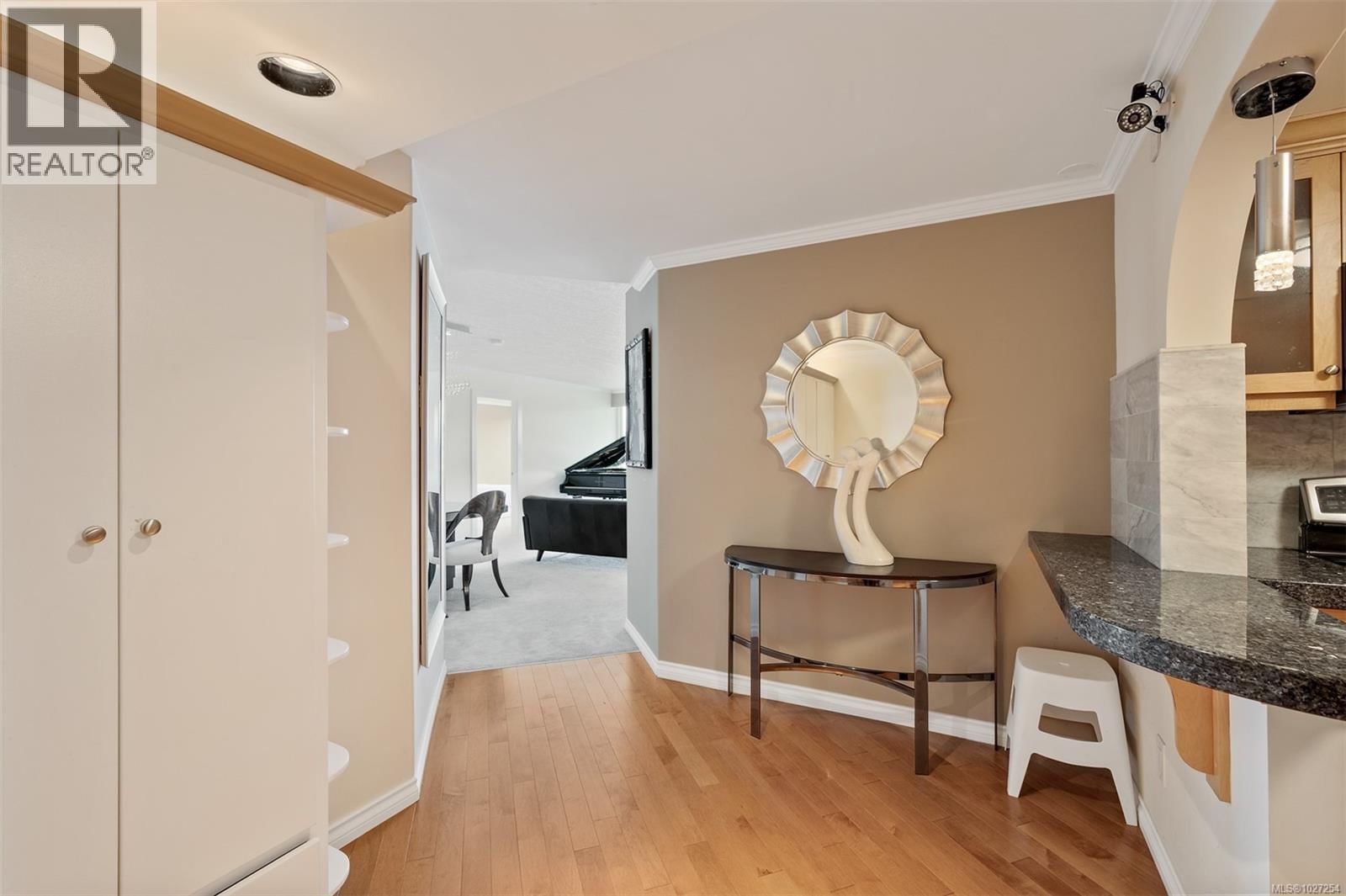 208 - 1234 WHARF STREET Image 6