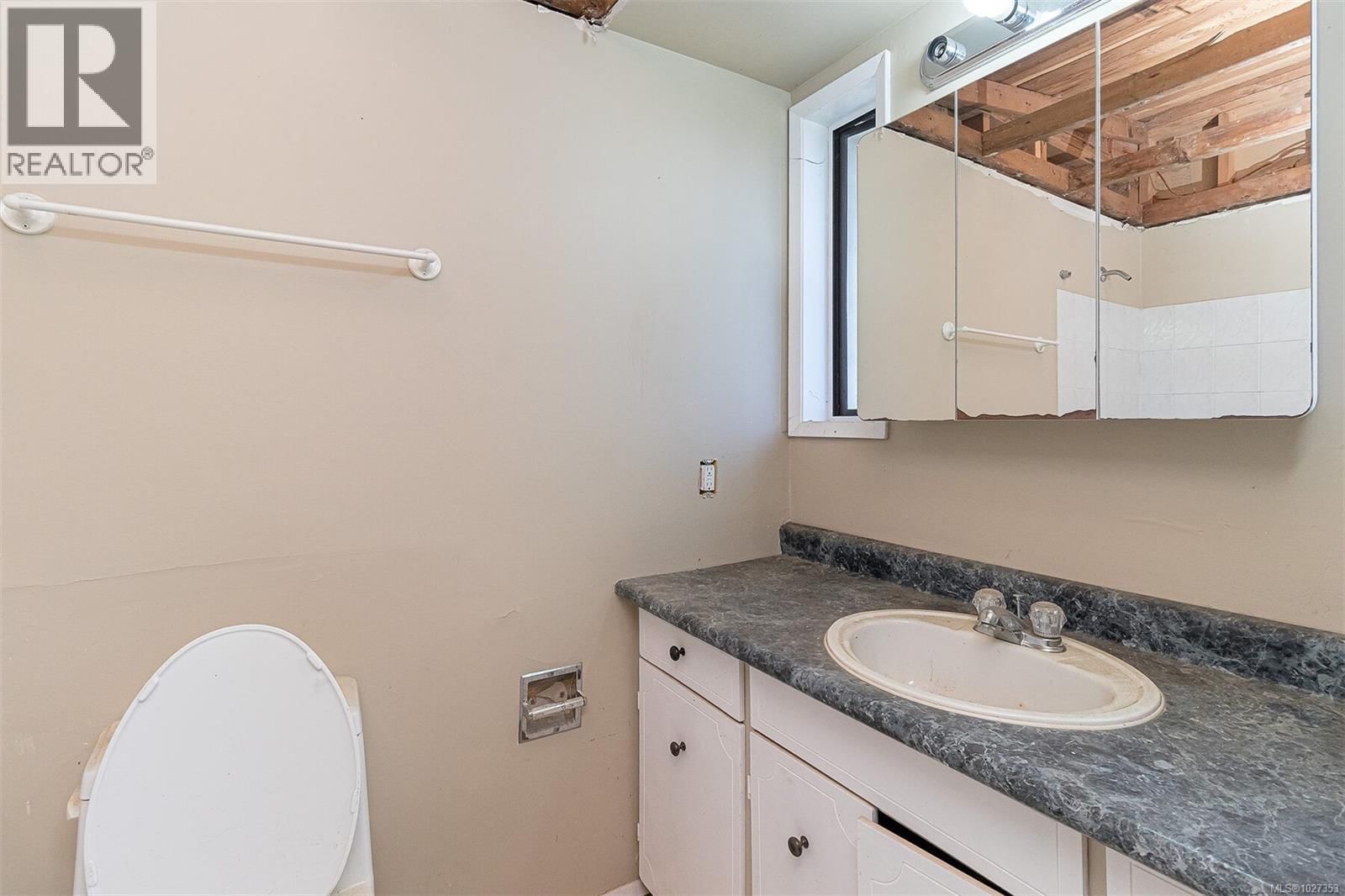 3351 BETULA PLACE Image 10