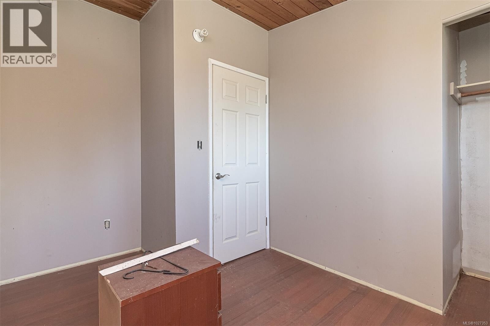 3351 BETULA PLACE Image 11