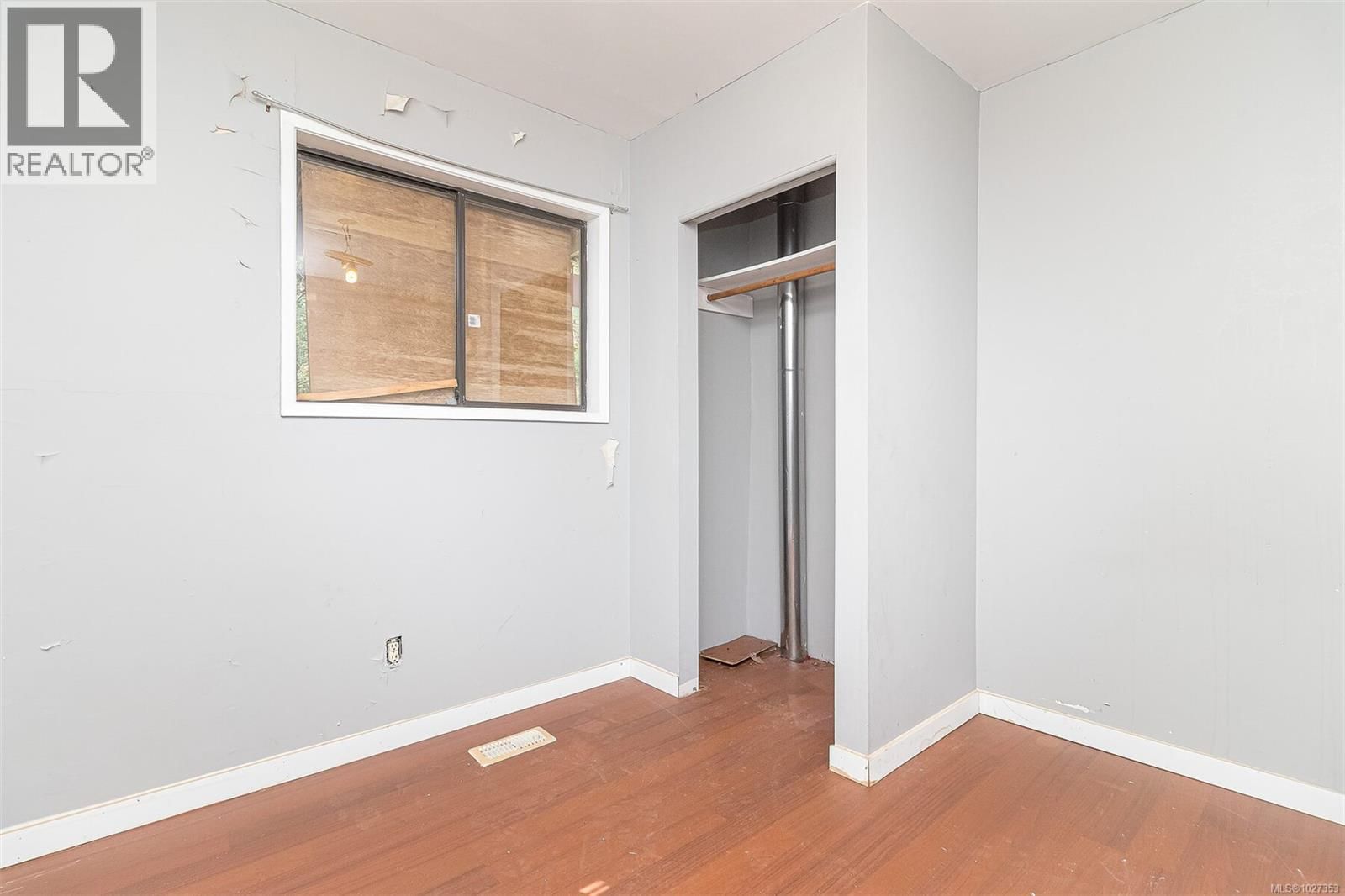 3351 BETULA PLACE Image 12