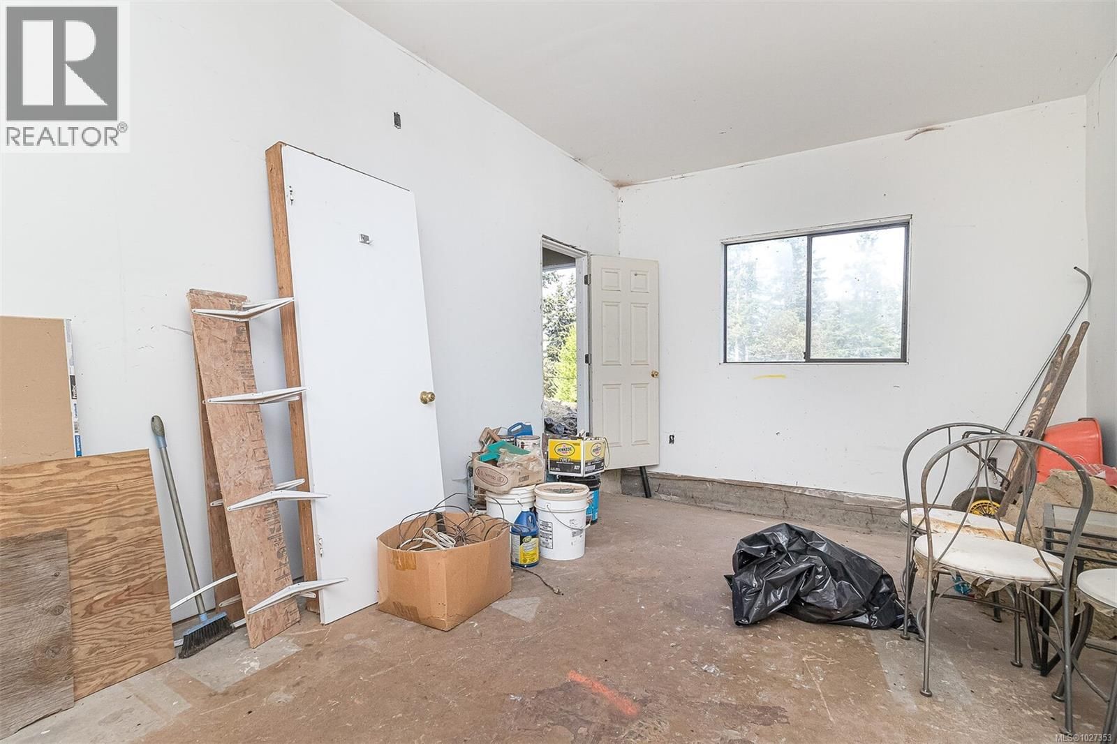 3351 BETULA PLACE Image 16