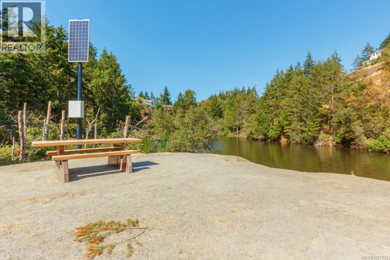 3351 BETULA PLACE Image 22