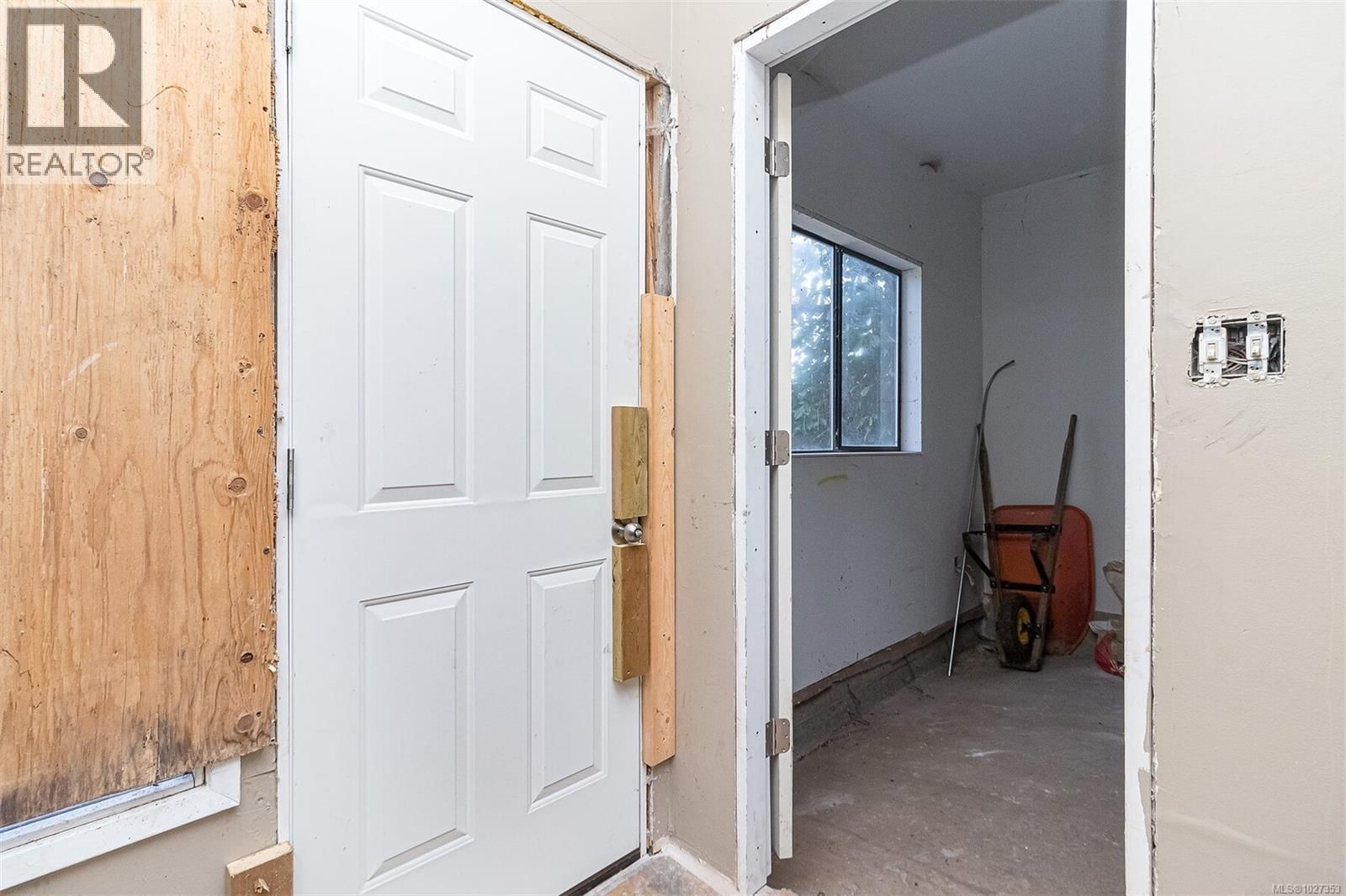 3351 BETULA PLACE Image 3