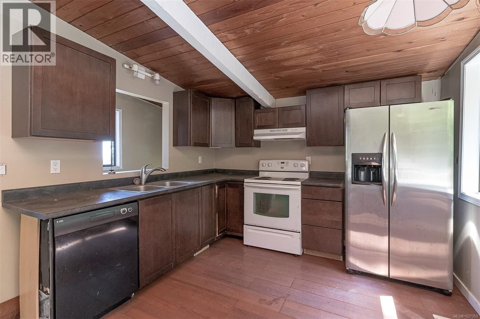 3351 BETULA PLACE Image 6