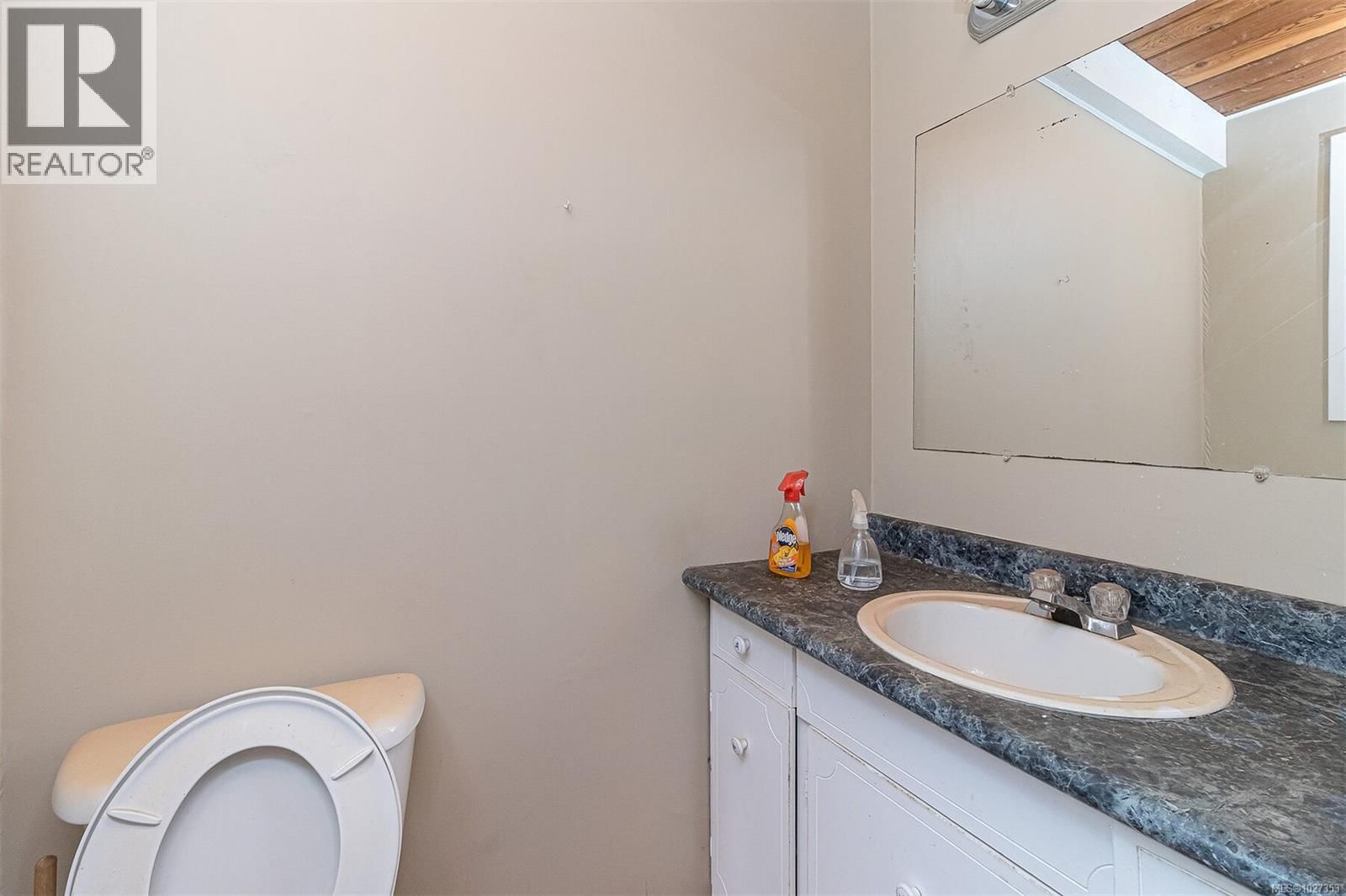 3351 BETULA PLACE Image 8