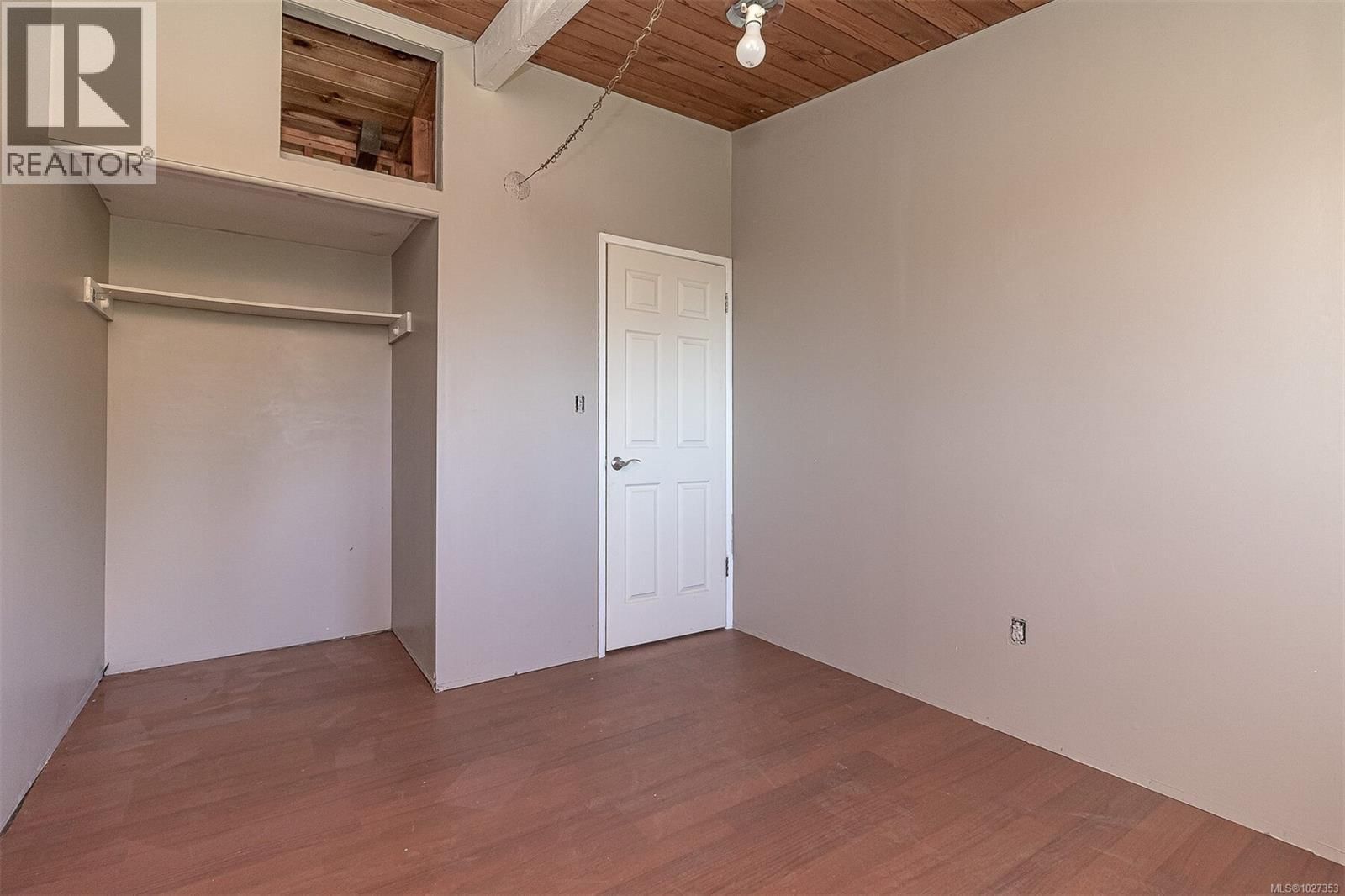 3351 BETULA PLACE Image 9