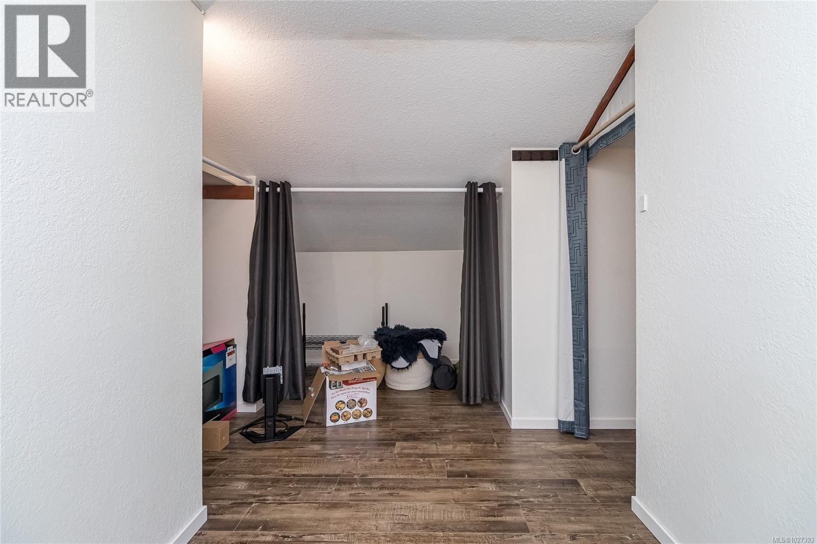 419 - 1005 MCKENZIE AVENUE Image 34