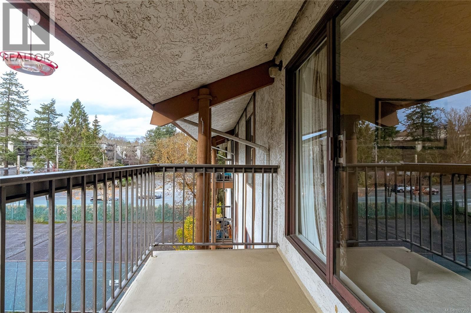 419 - 1005 MCKENZIE AVENUE Image 37