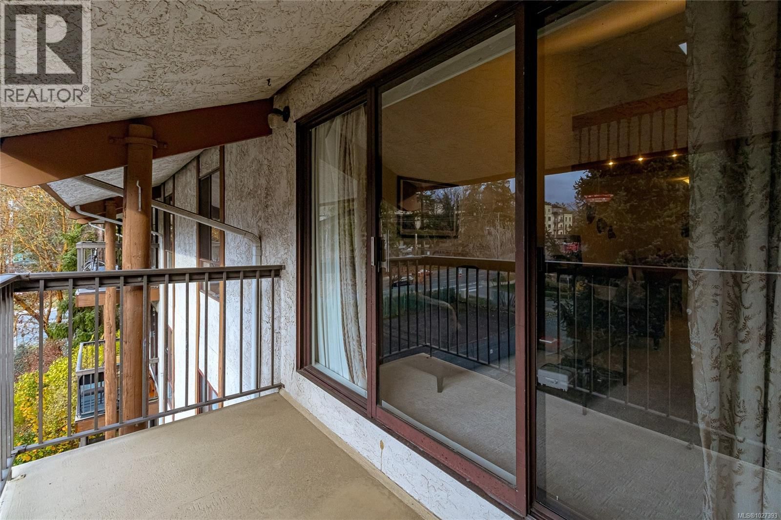 419 - 1005 MCKENZIE AVENUE Image 38