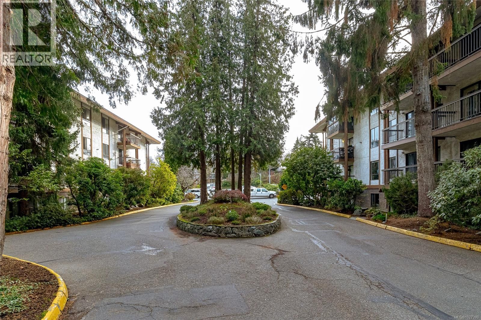 419 - 1005 MCKENZIE AVENUE Image 42