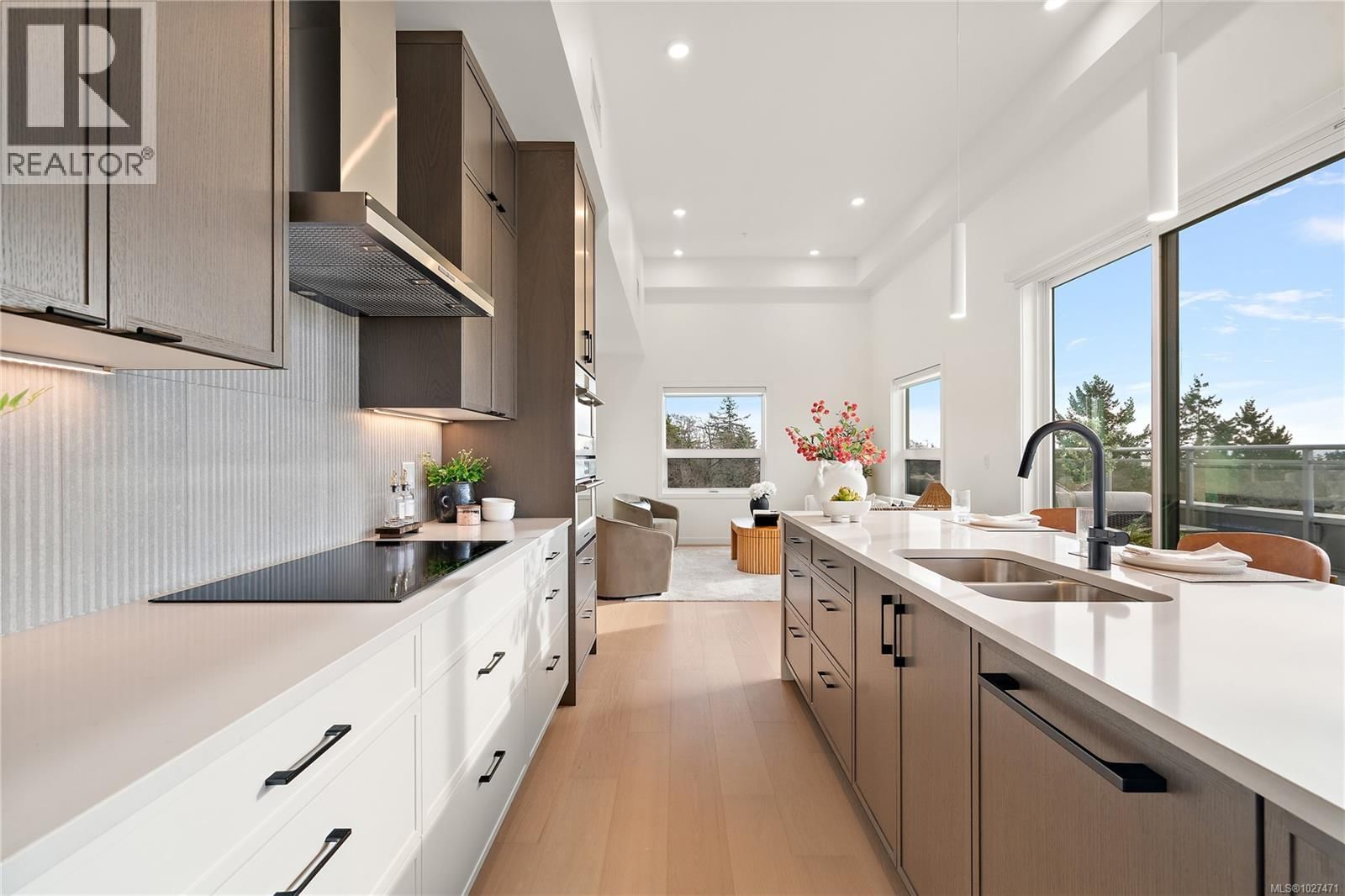 502 1102 Esquimalt Road property photo