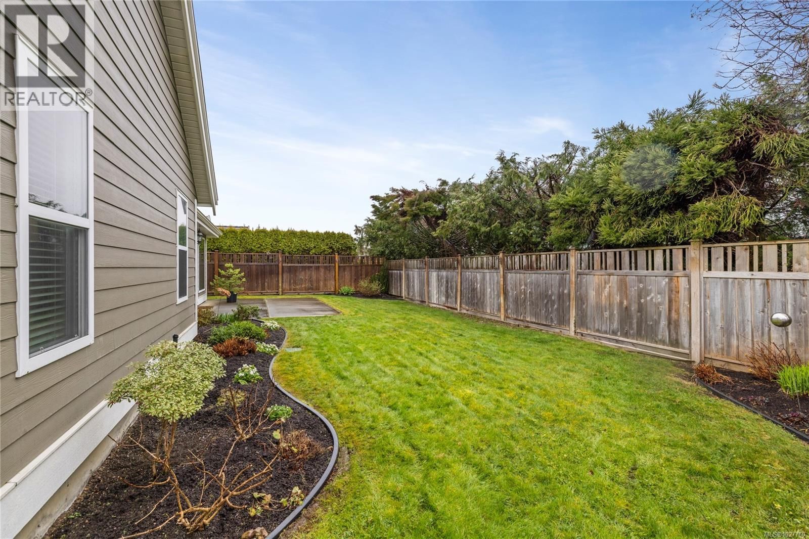 588 VIKING WAY Image 33