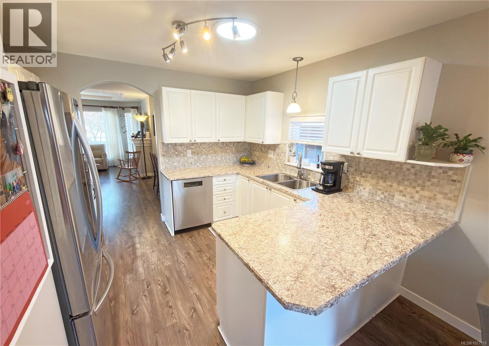 586 HAMPSTEAD STREET Image 10