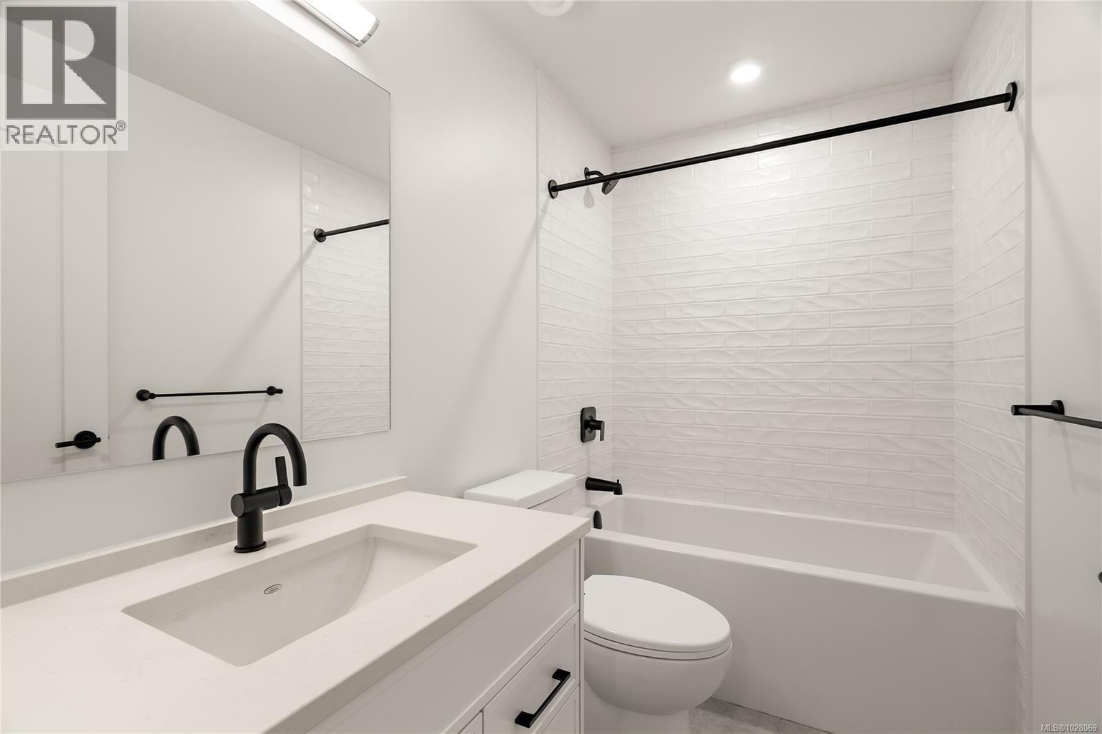 TH4 - 1102 ESQUIMALT ROAD Image 11