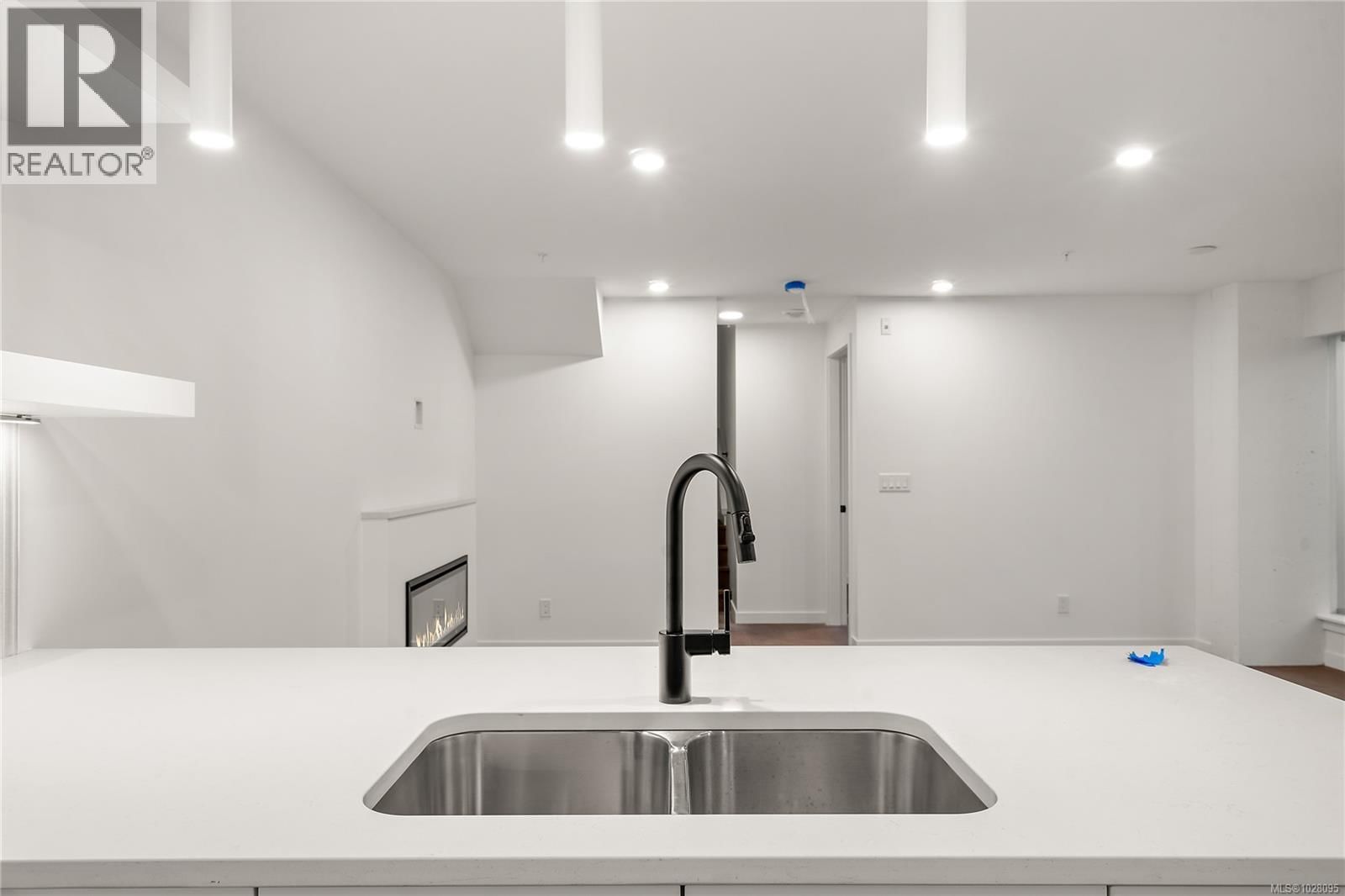 TH2 1102 Esquimalt Road property photo