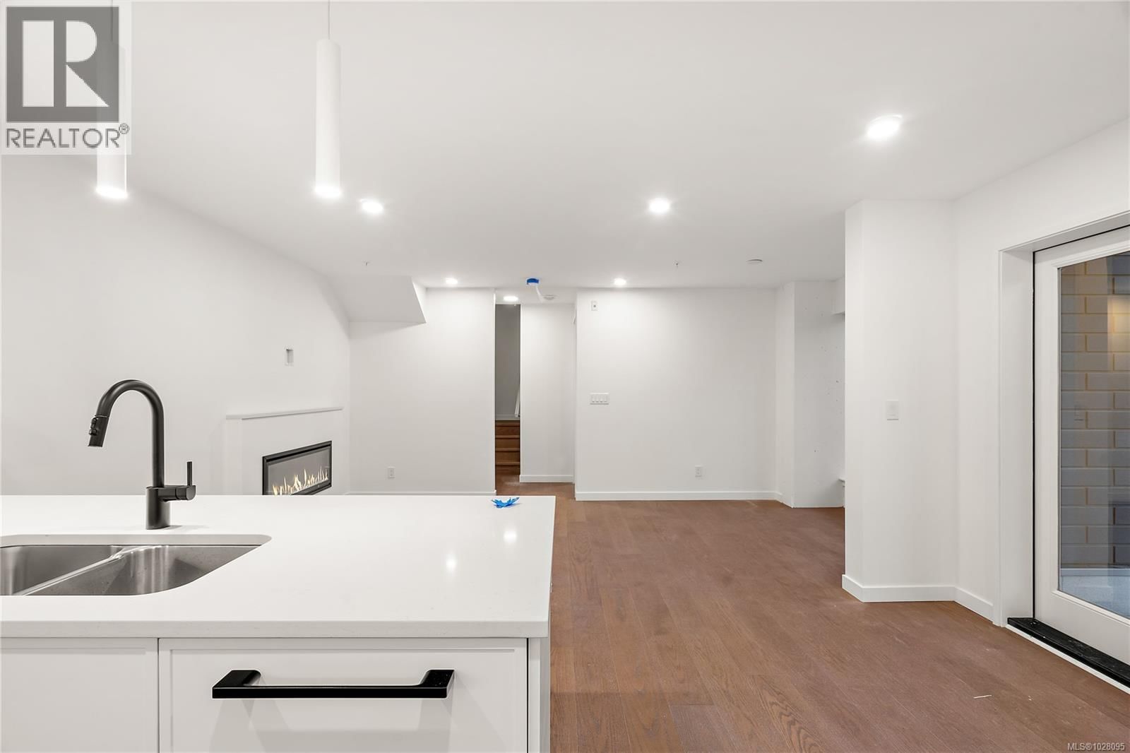 TH2 1102 Esquimalt Road property photo