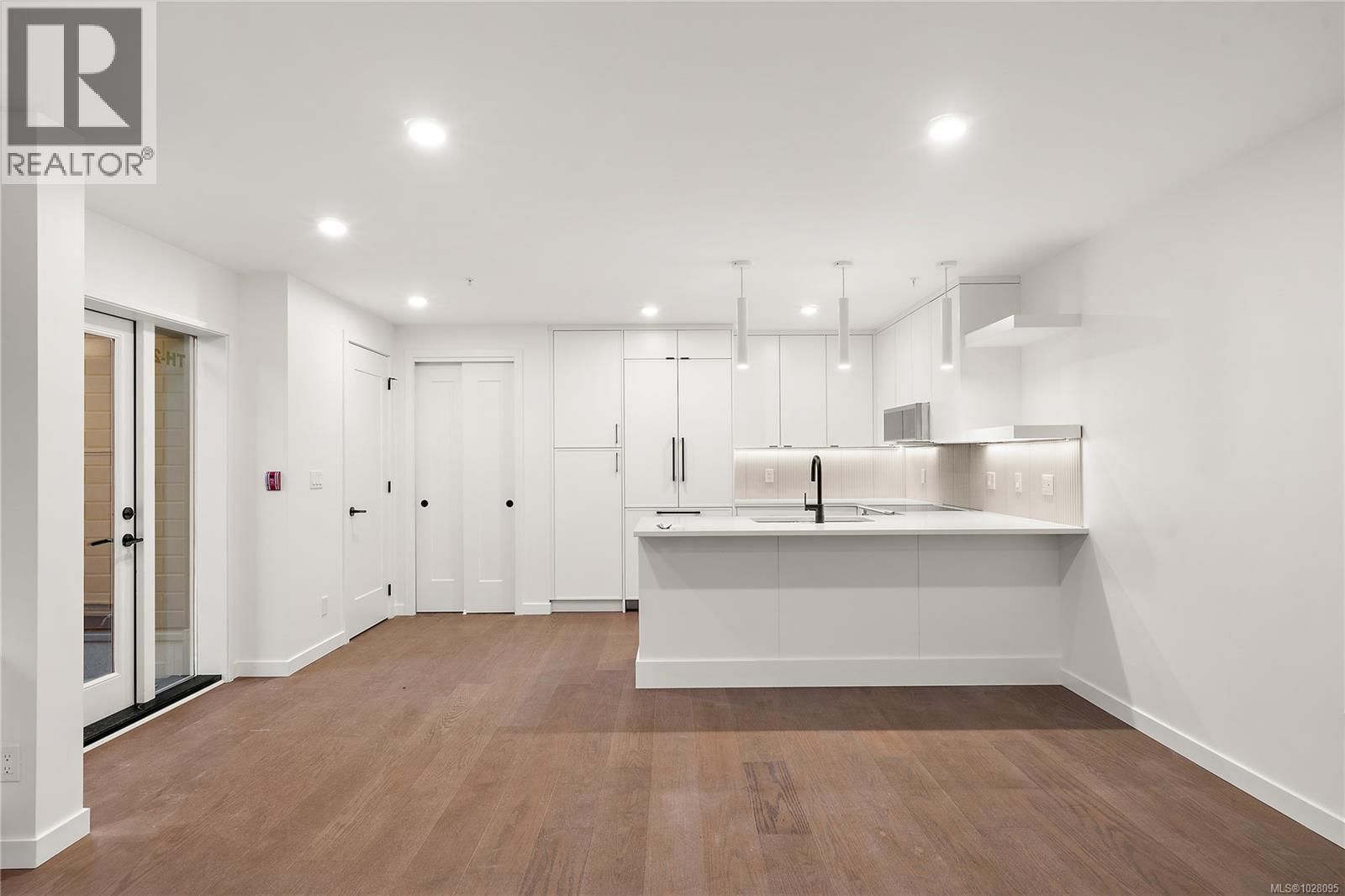 TH2 1102 Esquimalt Road property photo