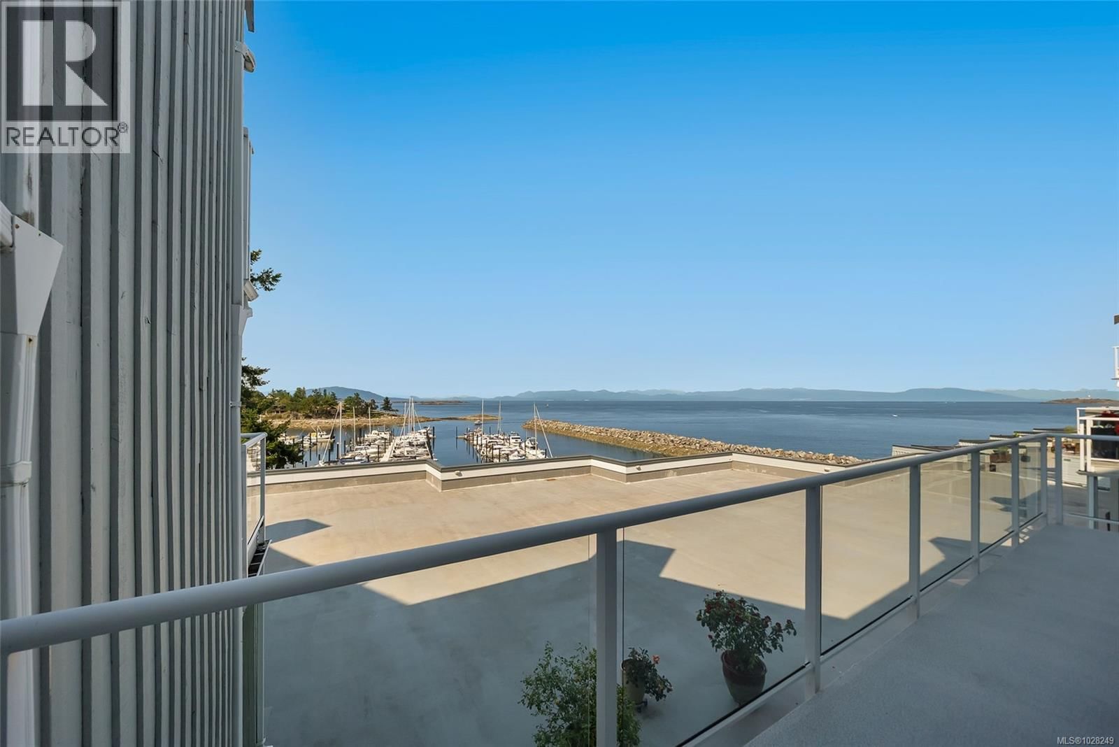 403 3555 Outrigger Road property photo