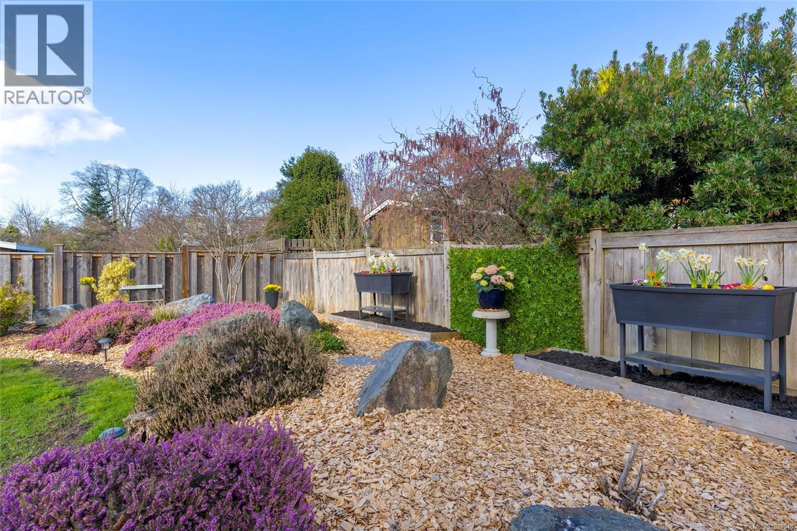 10117 WEST SAANICH ROAD Image 51