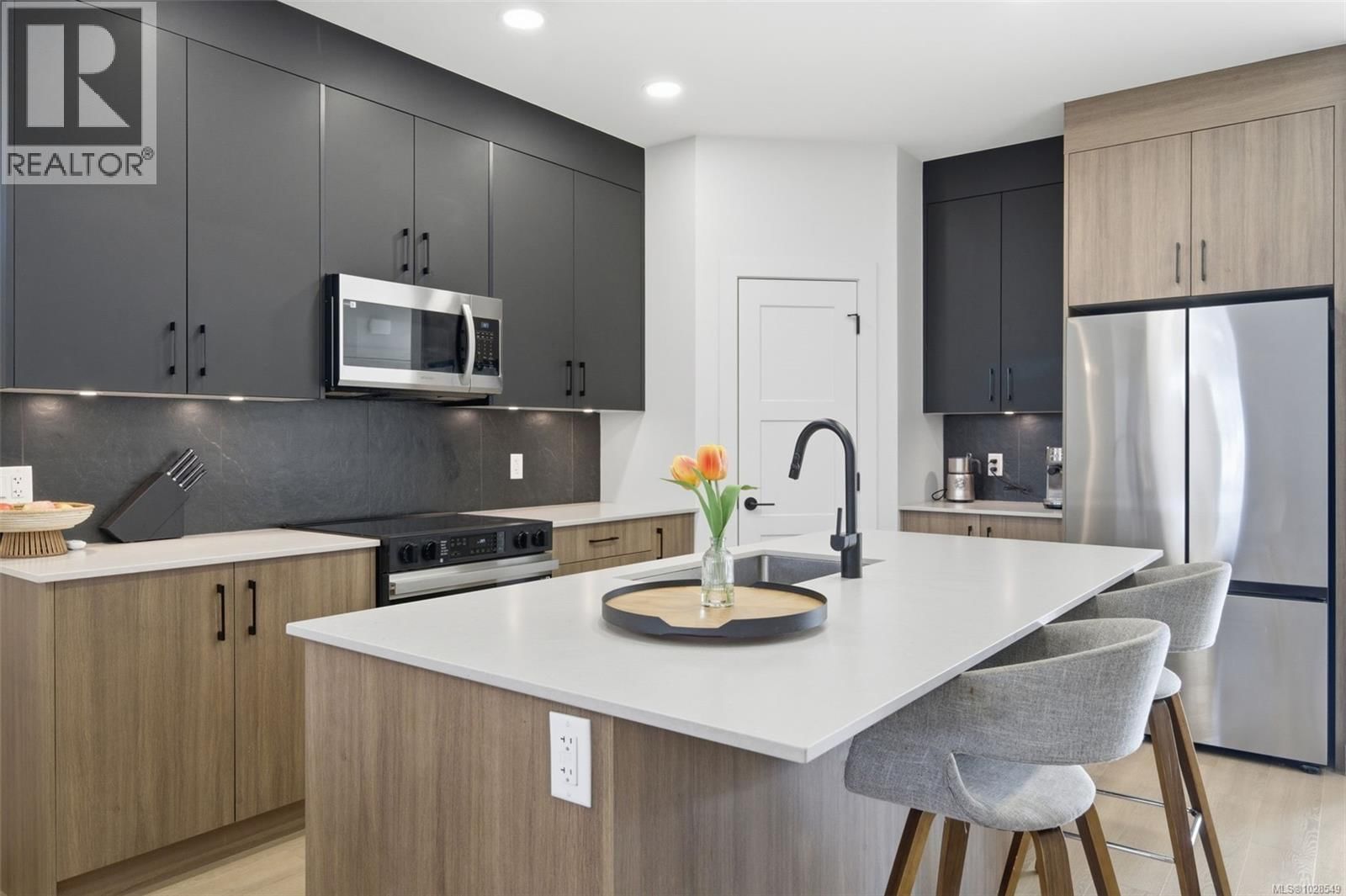 3718 PRODUCERS WAY Image 6