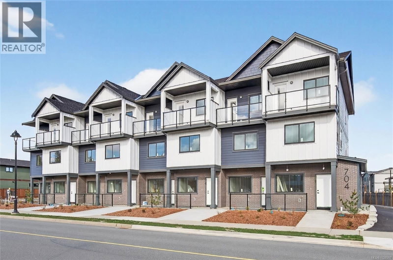 704 Beaver Creek Boulevard Campbell River British Columbia, V9H 0E9 - 3 Bedrooms Condo For Sale