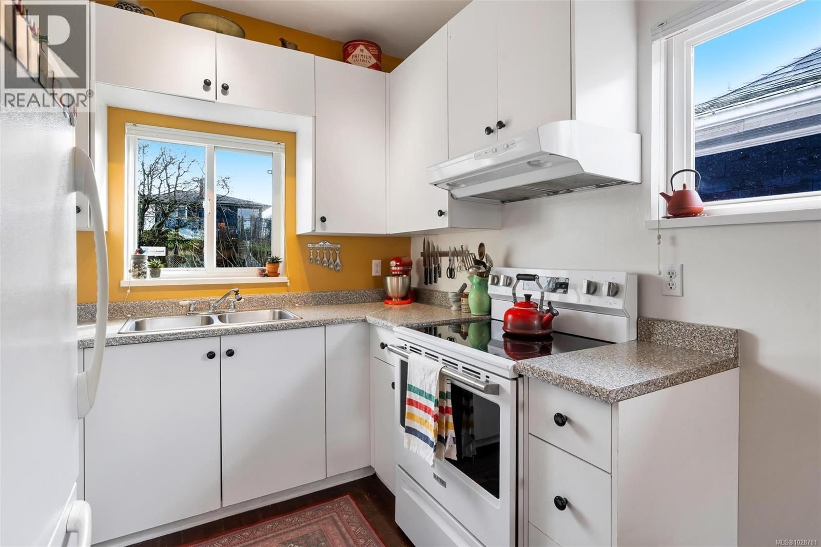 483 CONSTANCE AVENUE Image 10