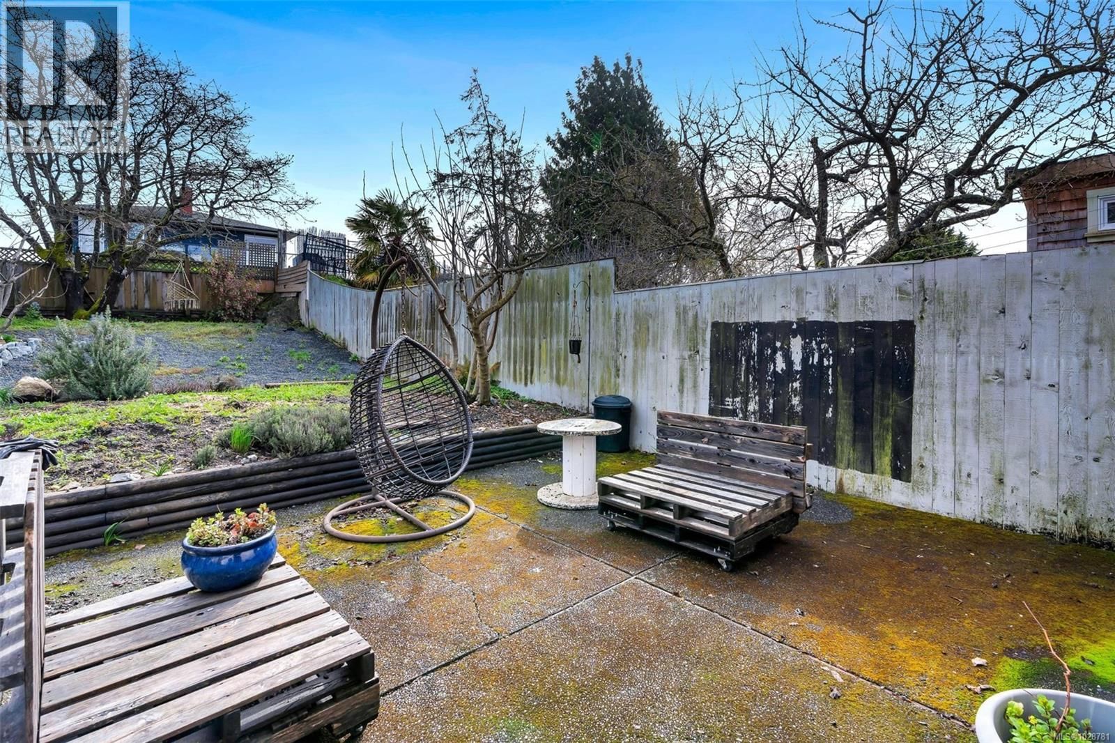 483 CONSTANCE AVENUE Image 32